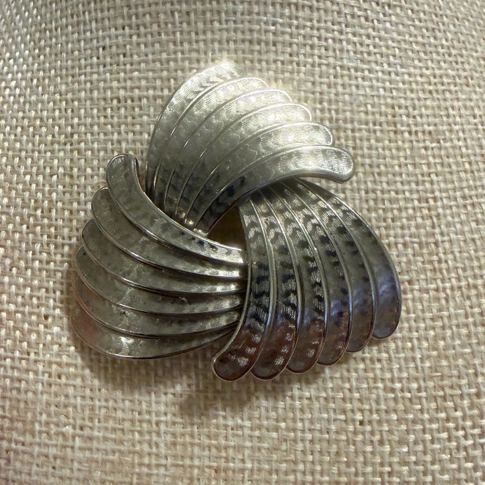Vintage Silver Tone Geometric Swirl Fan Brooch Pin Textured Costume Jewelry